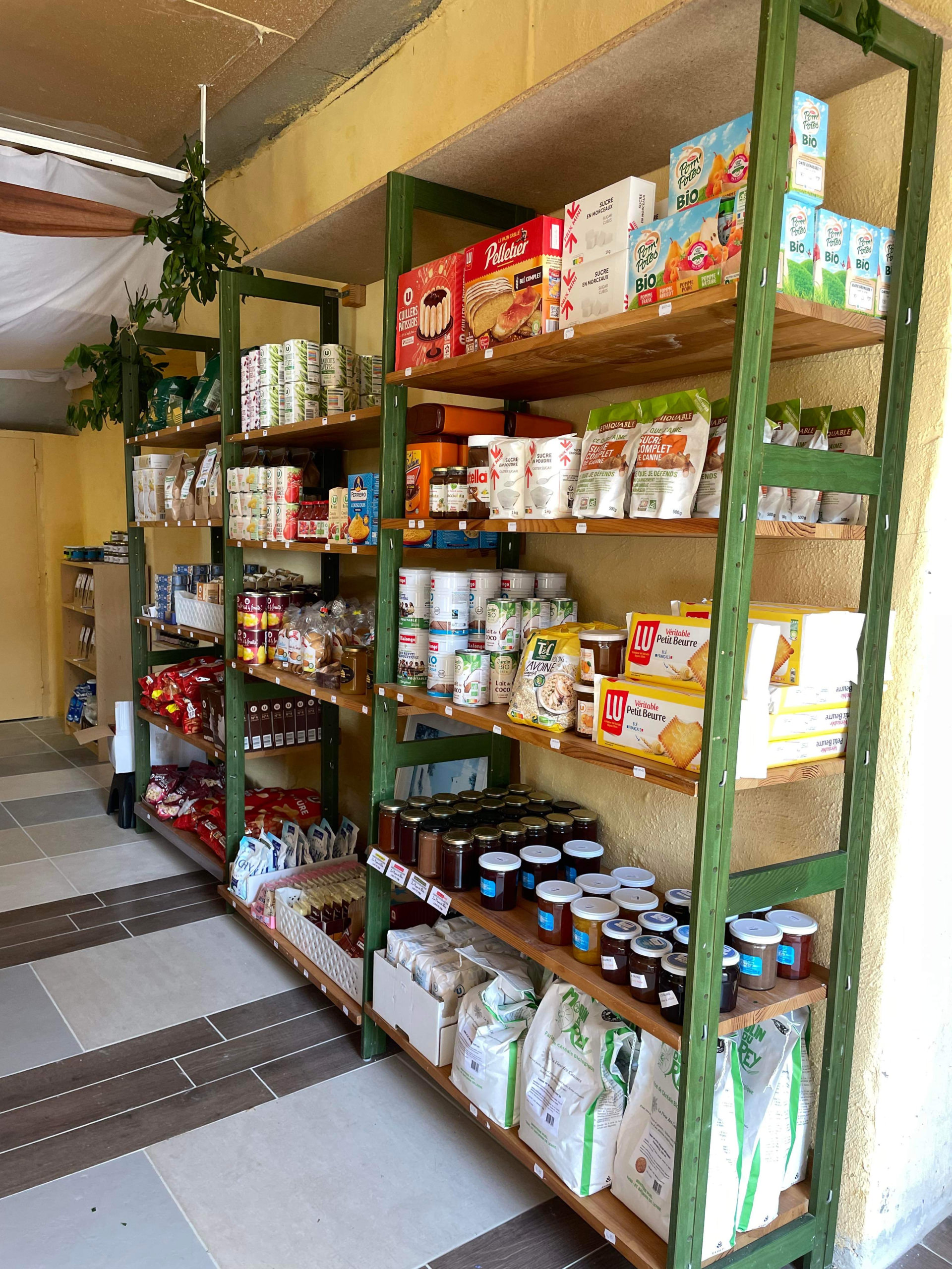 Lire la suite à propos de l’article Epicerie citoyenne : c’est parti ! 🍇🥖🥫🥗 Merci à toutes les femmes et hommes qui se sont investis dans cette belle aventure. 🙏🙏 Cette épicerie restera à jamais la première de notre commune.